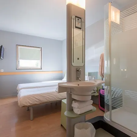Hotel Ibis Budget Amberieu En Bugey/chateau Gaillard A42